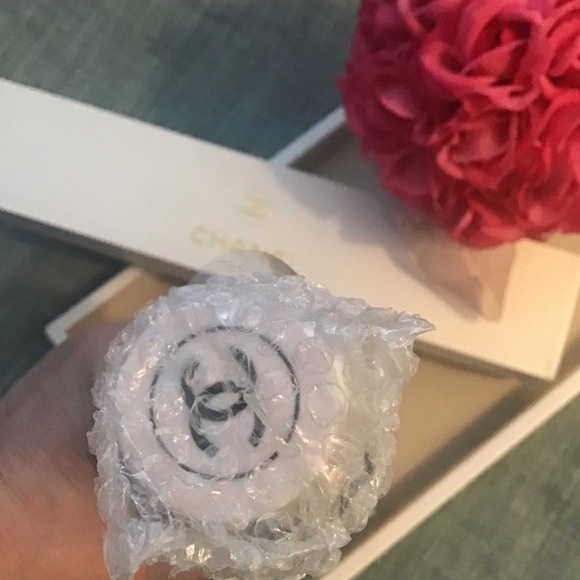 Chanel White Women's umbrella.Brand New this is absolutely beautiful. - Picture 3 of 8